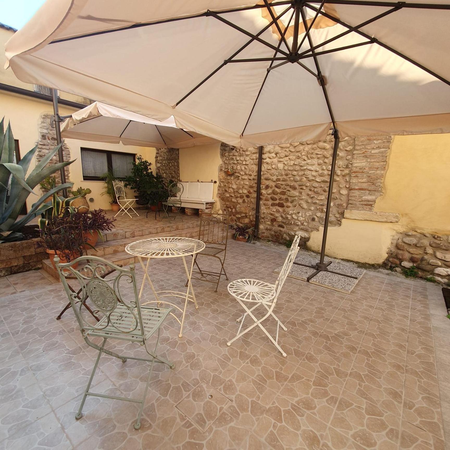 Gesuitirooms Sona Bagian luar foto